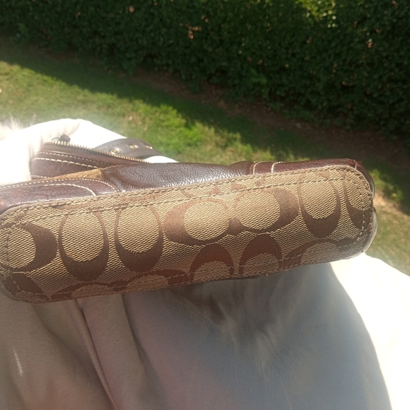 Coach - Picture 2 of 11